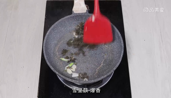 雪里蕻青椒炒墨鱼怎么做雪里蕻青椒炒墨鱼 墨鱼丸炒青椒