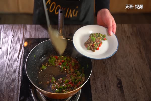 香辣牛肉丁的做法 香辣牛肉丁怎么做 香辣牛肉条的做法