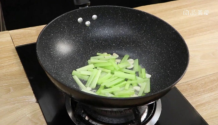 木瓜炒芹菜怎么做 木瓜炒芹菜做法 只炒芹菜怎么做