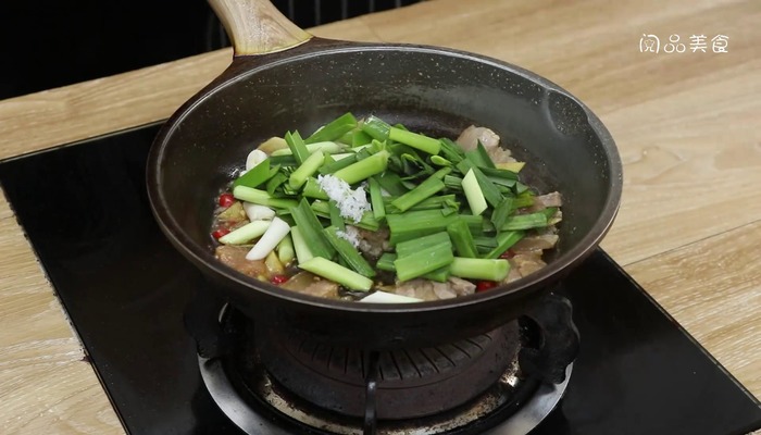 大蒜炒咸肉怎么做 大蒜炒咸肉怎么做好吃 咸肉炒大蒜咸肉要煮吗